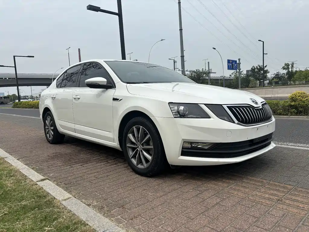 Skoda Octavia 2018 — фото 3