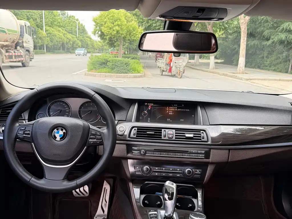 BMW 5 Series 2015 — фото 5