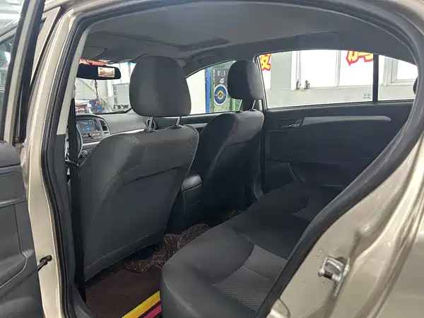 Roewe 350 2015