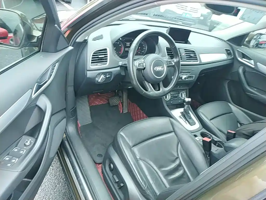 Audi Q3 2015 — фото 15