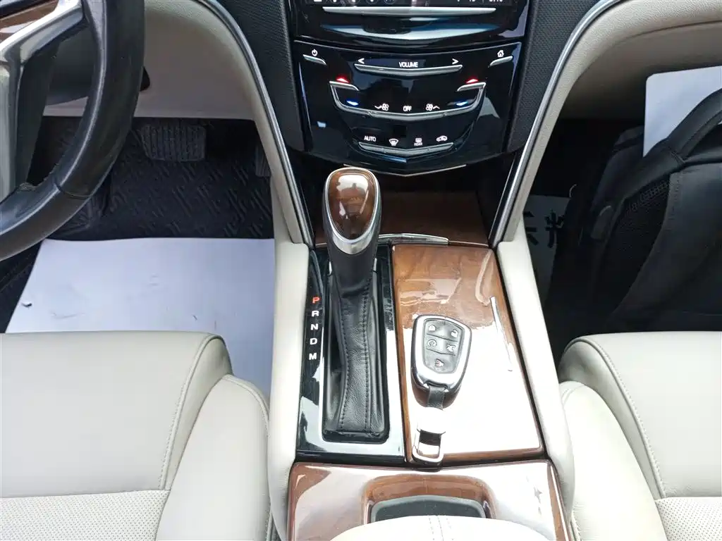 Cadillac XTS 2018 — фото 14