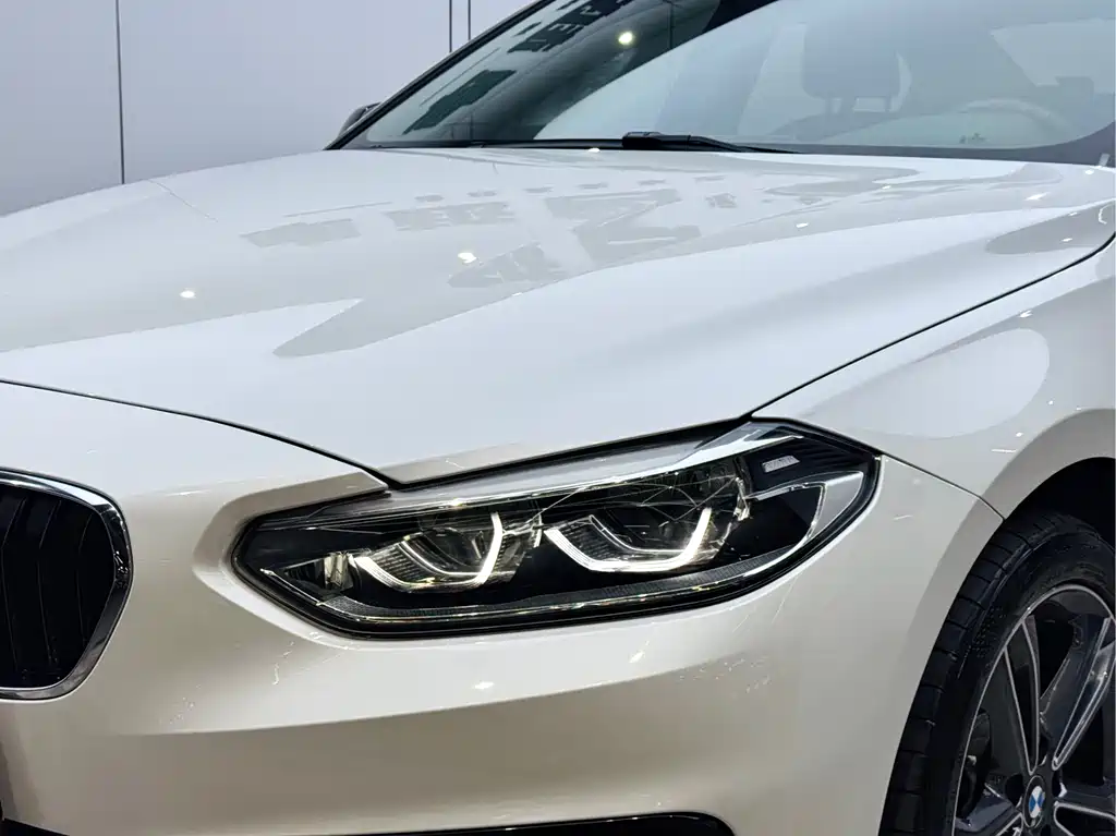BMW 1 Series 2018 — фото 12