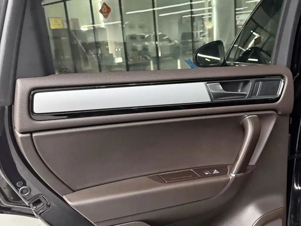 Volkswagen Touareg 2018 — фото 18