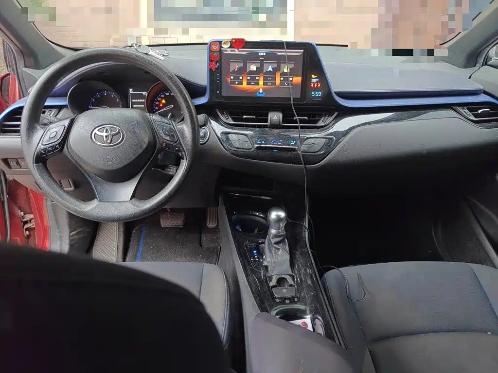 Toyota C-HR 2019 — фото 13