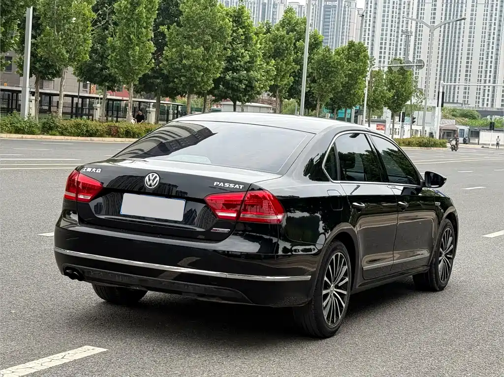 Volkswagen Passat 2014 — фото 9