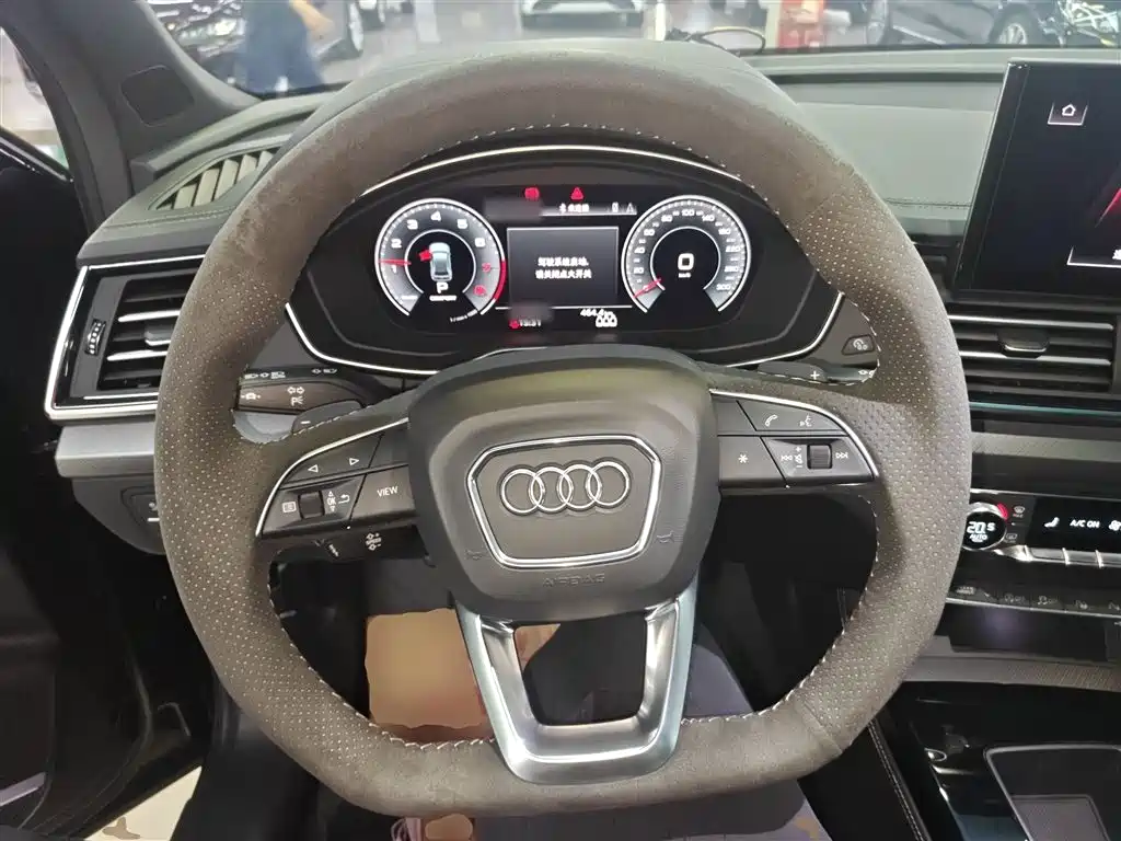 Audi Q5L 2023 — фото 11