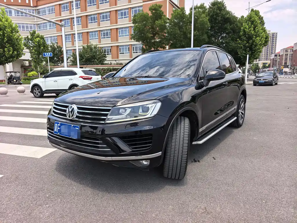 Volkswagen Touareg 2017 — фото 1