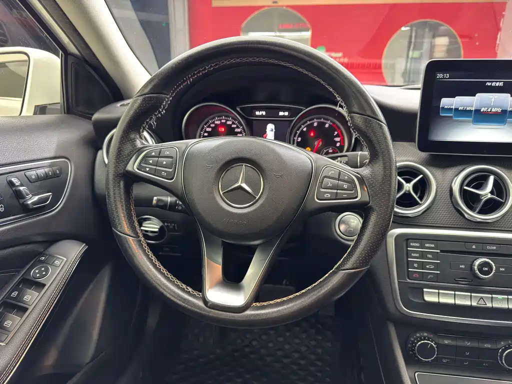 Mercedes-Benz GLA 2017 — фото 11