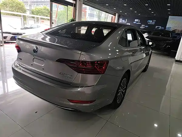 Volkswagen Sagitar 2020