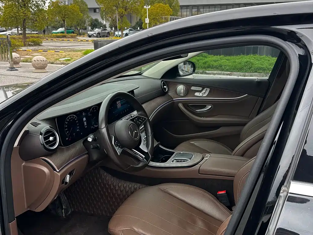 Mercedes-Benz E-Class 2023 — фото 4