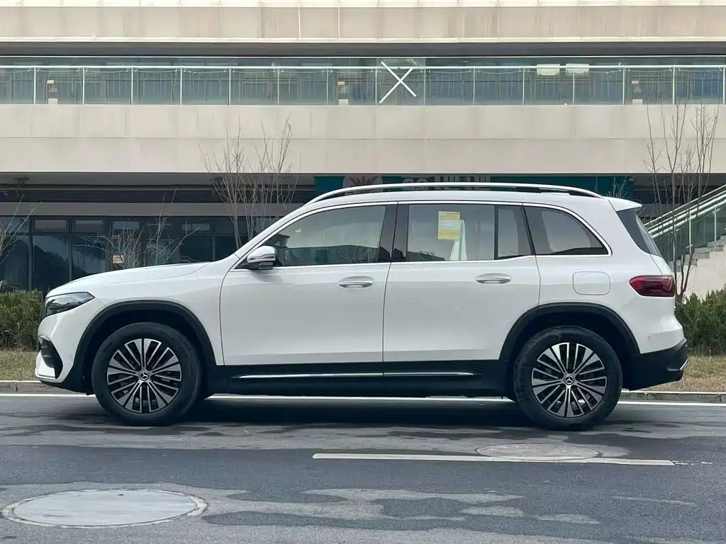 Mercedes-Benz EQB 2025