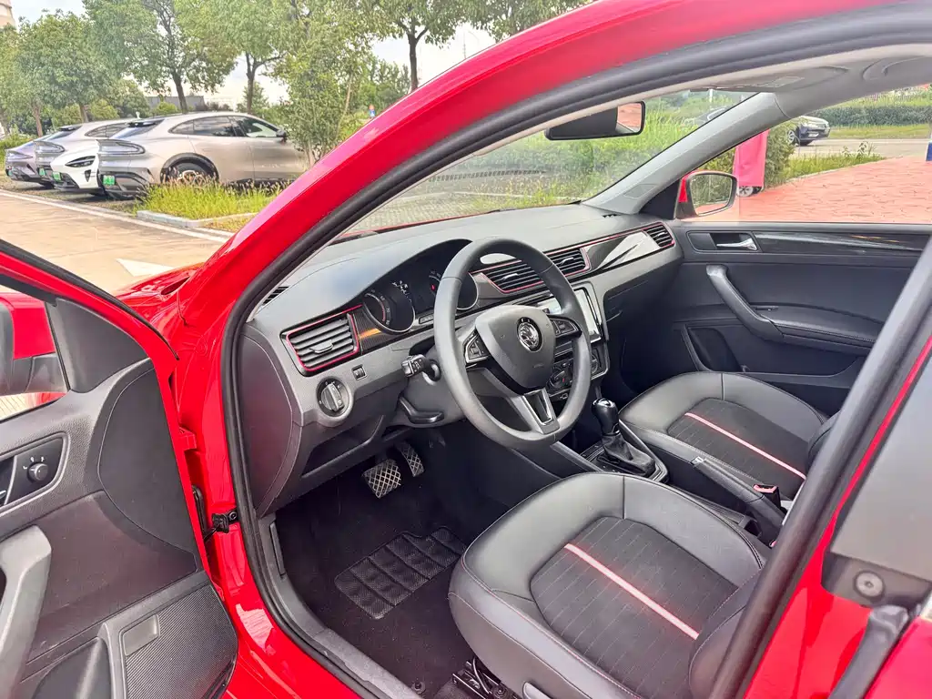 Skoda Rapid Spaceback 2020 — фото 8