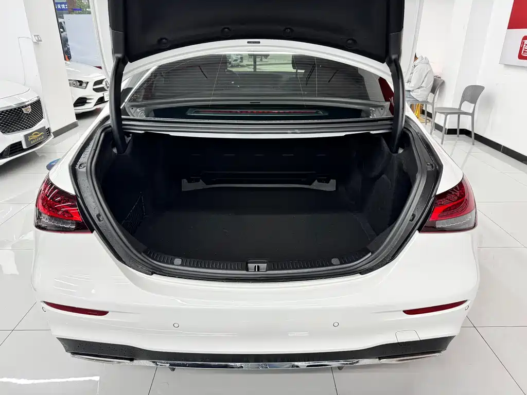Mercedes-Benz E-Class 2022 — фото 16