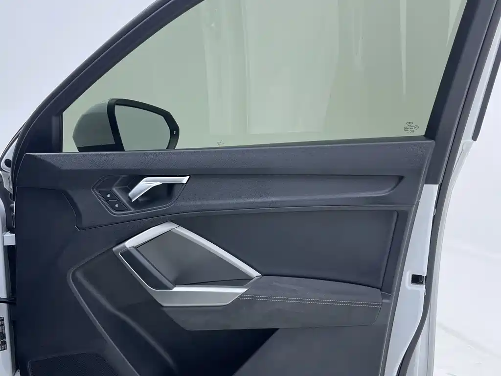 Audi Q3 2022 — фото 10
