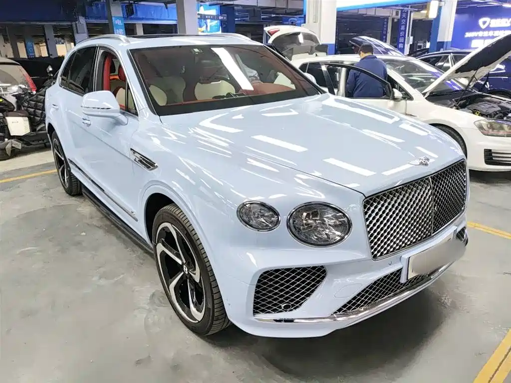 Bentley Bentayga 2022 — фото 2