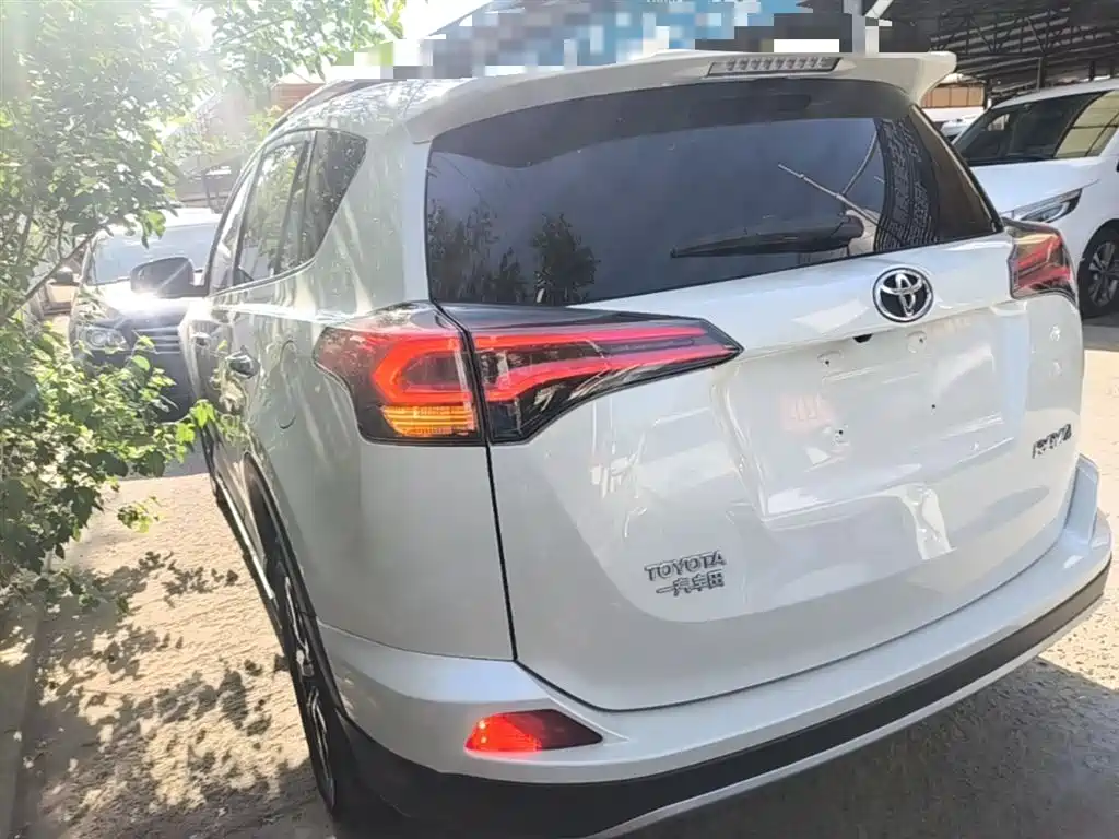 Toyota RAV4 2019 — фото 5