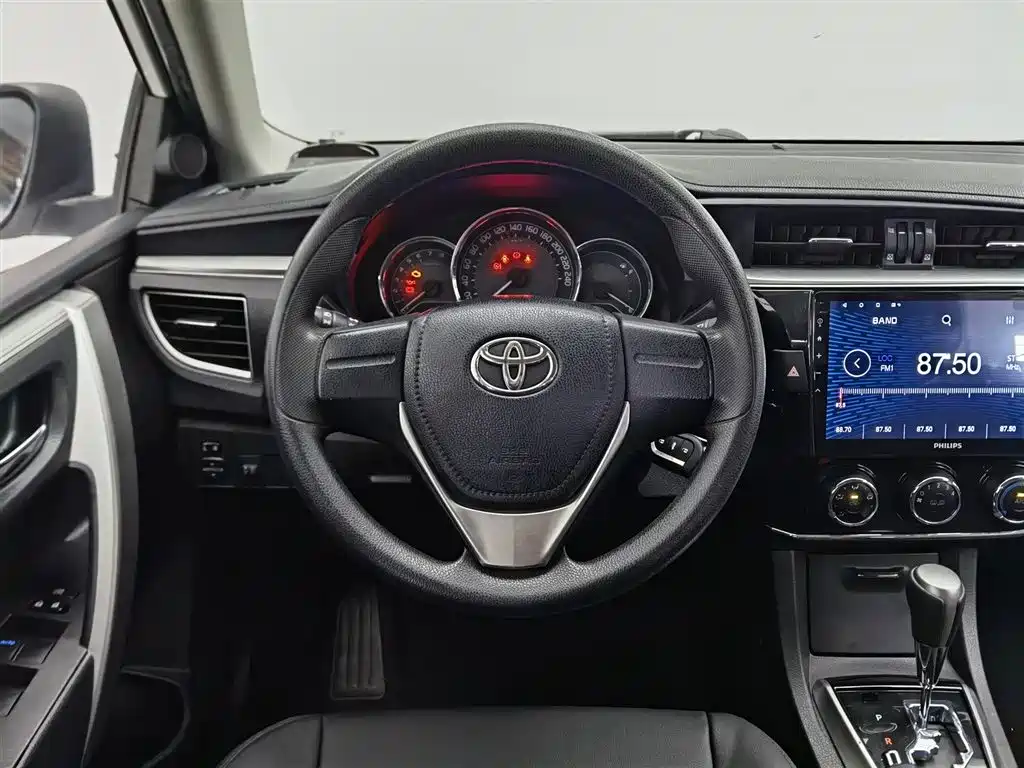 Toyota Corolla 2015 — фото 11
