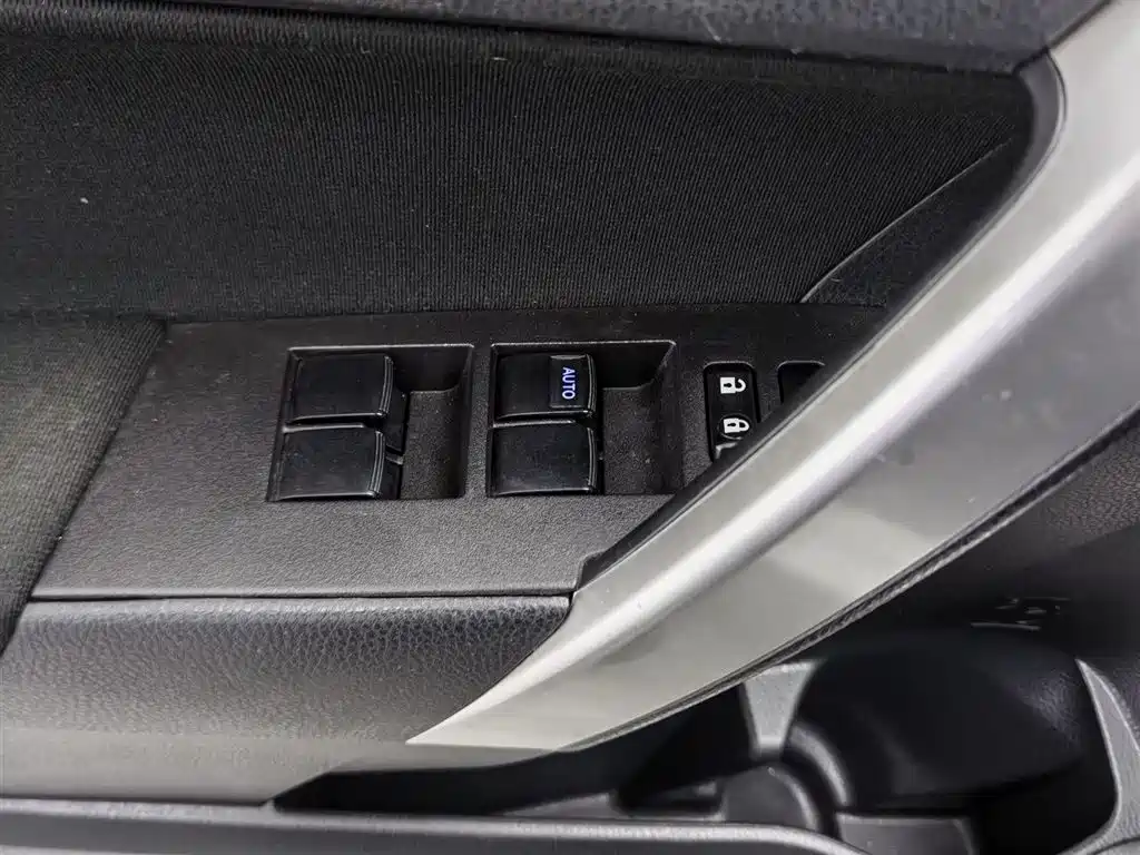 Toyota Corolla 2015 — фото 9