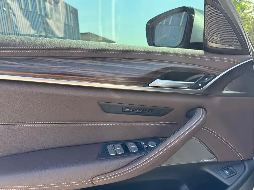 BMW 5 Series 2023 — фото 13