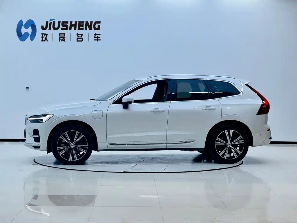 Volvo XC60 PHEV 2022 — фото 2