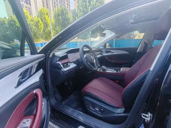 Hongqi H5 2025