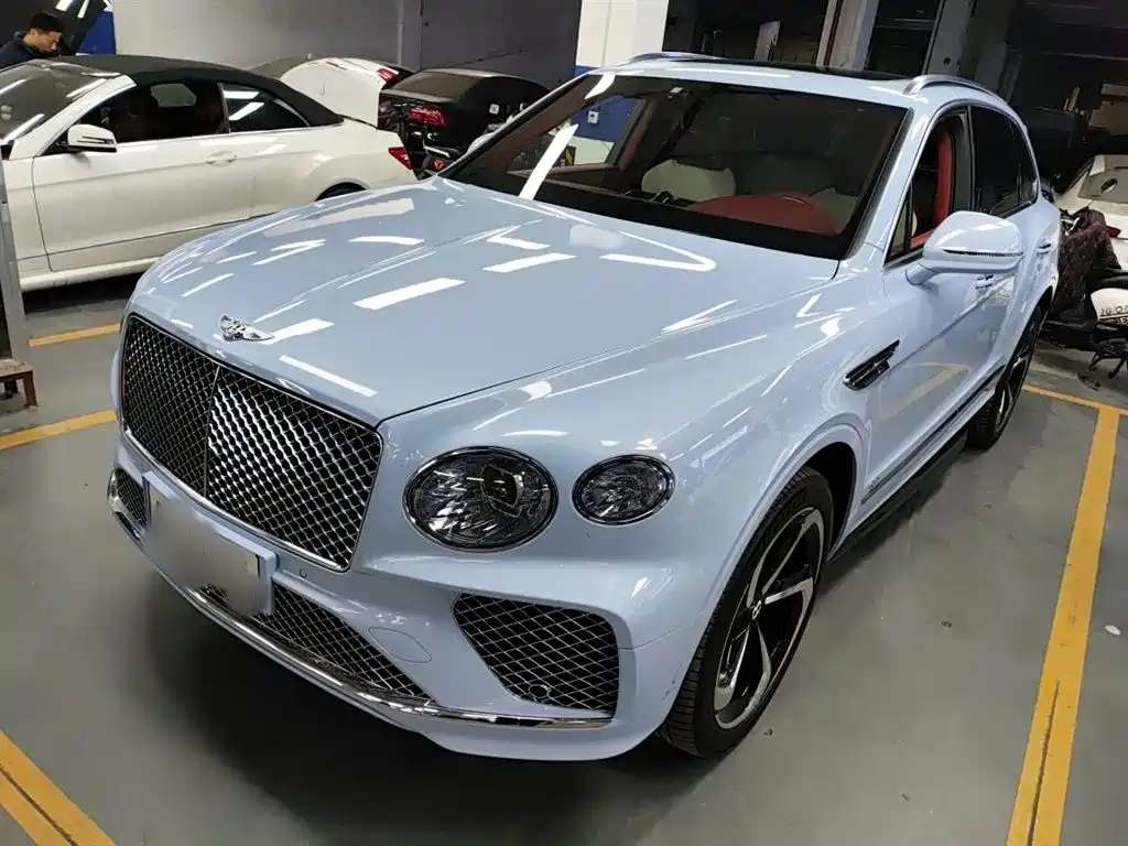 Bentley Bentayga 2022 — фото 1