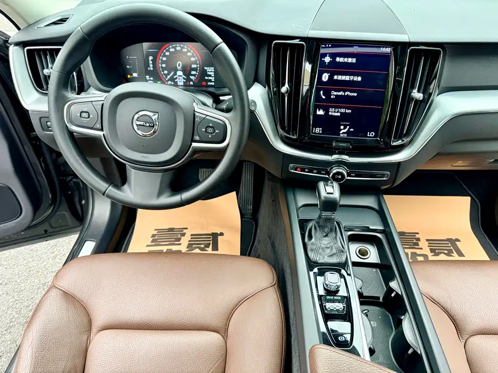 Volvo XC60 2019 — фото 11