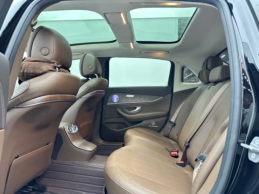 Mercedes-Benz E-Class 2022 — фото 19