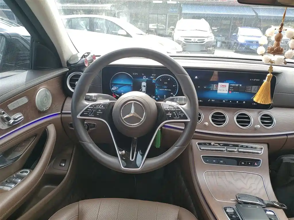 Mercedes-Benz E-Class 2023 — фото 7