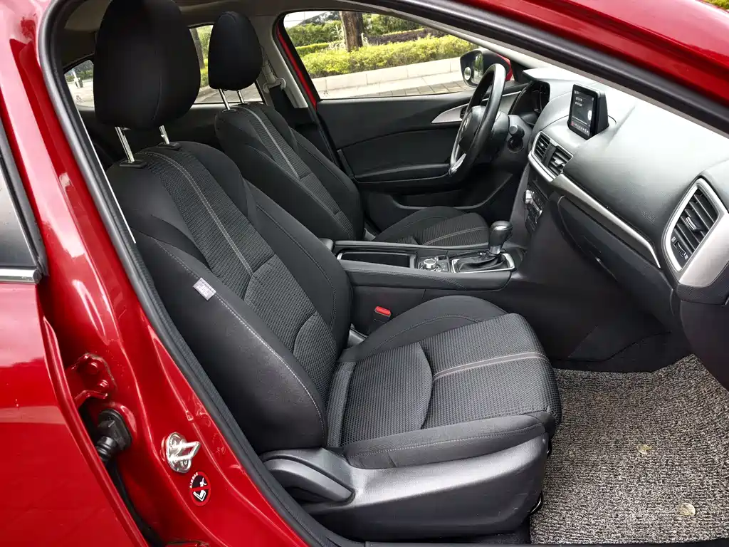 Mazda 3 Axela 2019 — фото 13