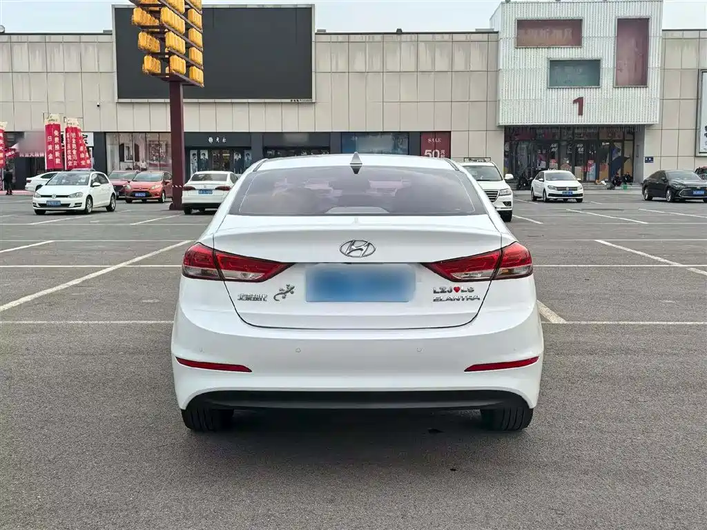 Hyundai Elantra 2020 — фото 4