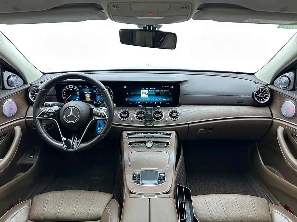 Mercedes-Benz E-Class 2022 — фото 17