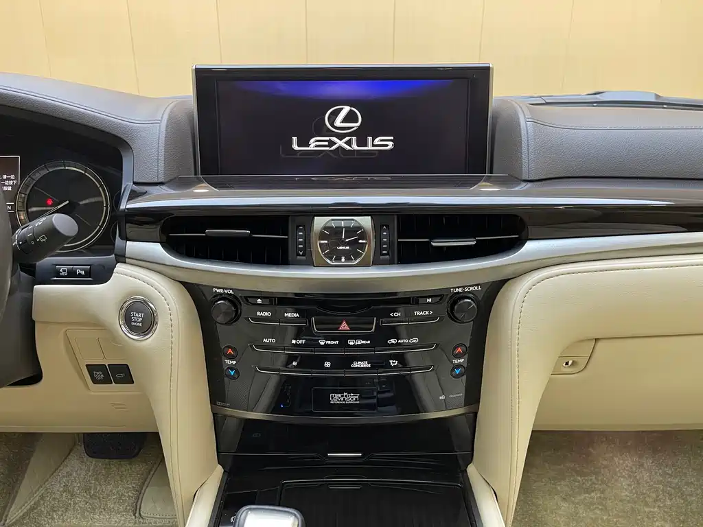 Lexus LX 2017 — фото 14