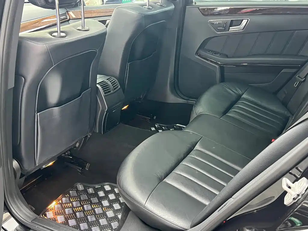 Mercedes-Benz E-Class 2013 — фото 18