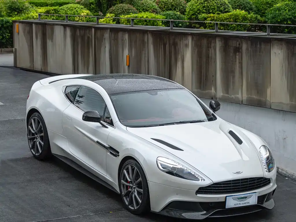 Aston Martin Vanquish 2013 — фото 12