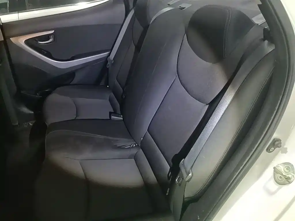 Hyundai Elantra Langdong 2018 — фото 17