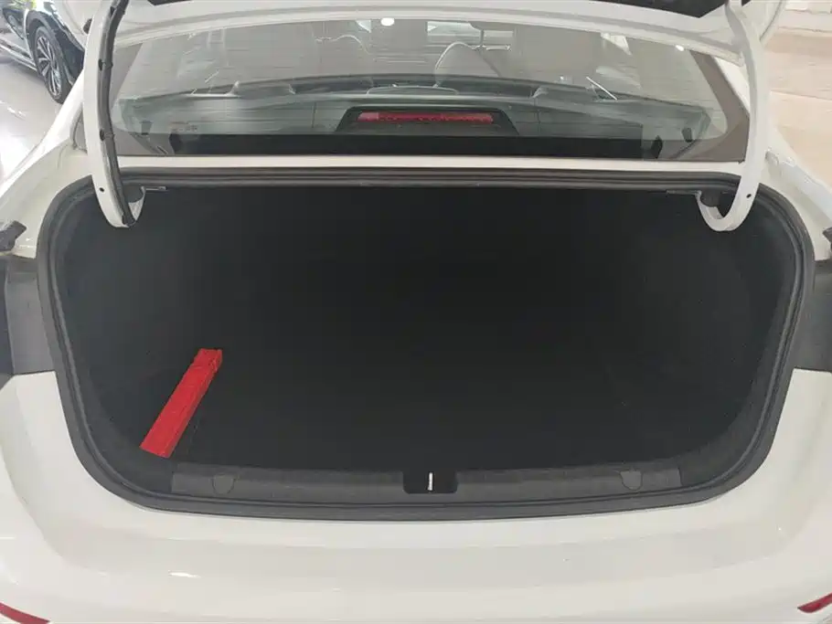 Geely Emgrand 2025