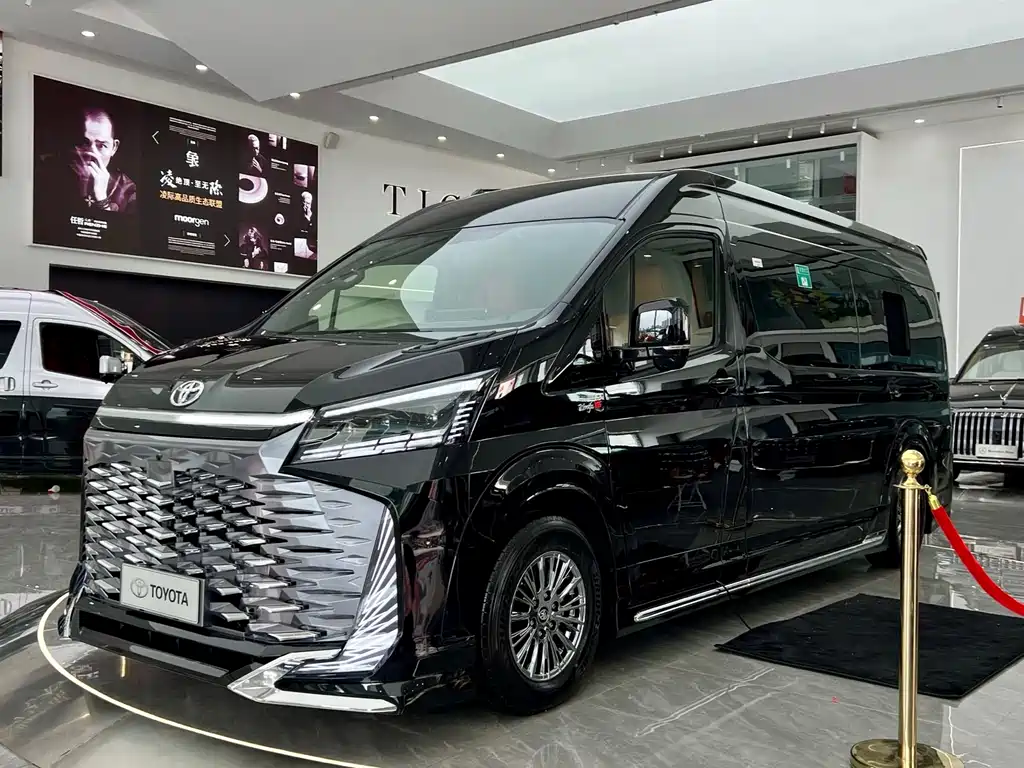 Toyota Hiace — фото 1