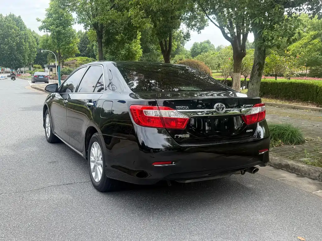 Toyota Camry 2014 — фото 4
