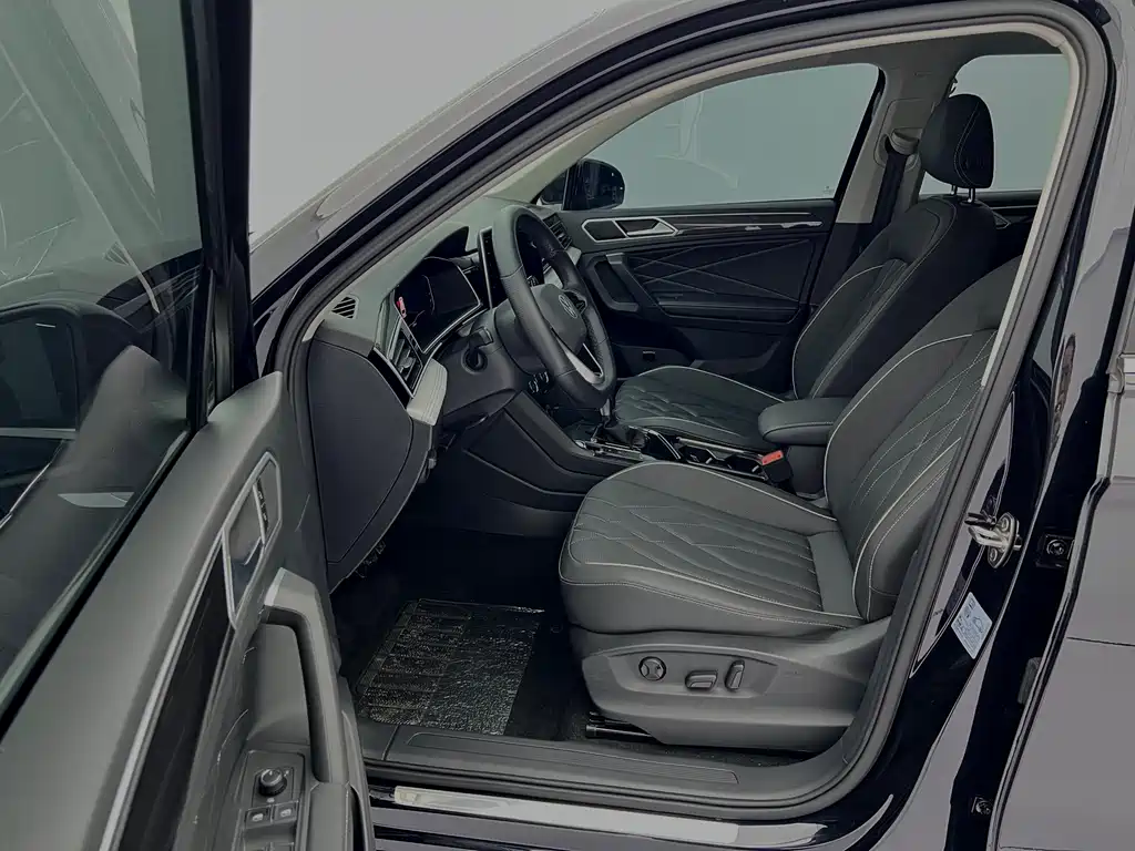 Volkswagen Tiguan L 2023 — фото 21