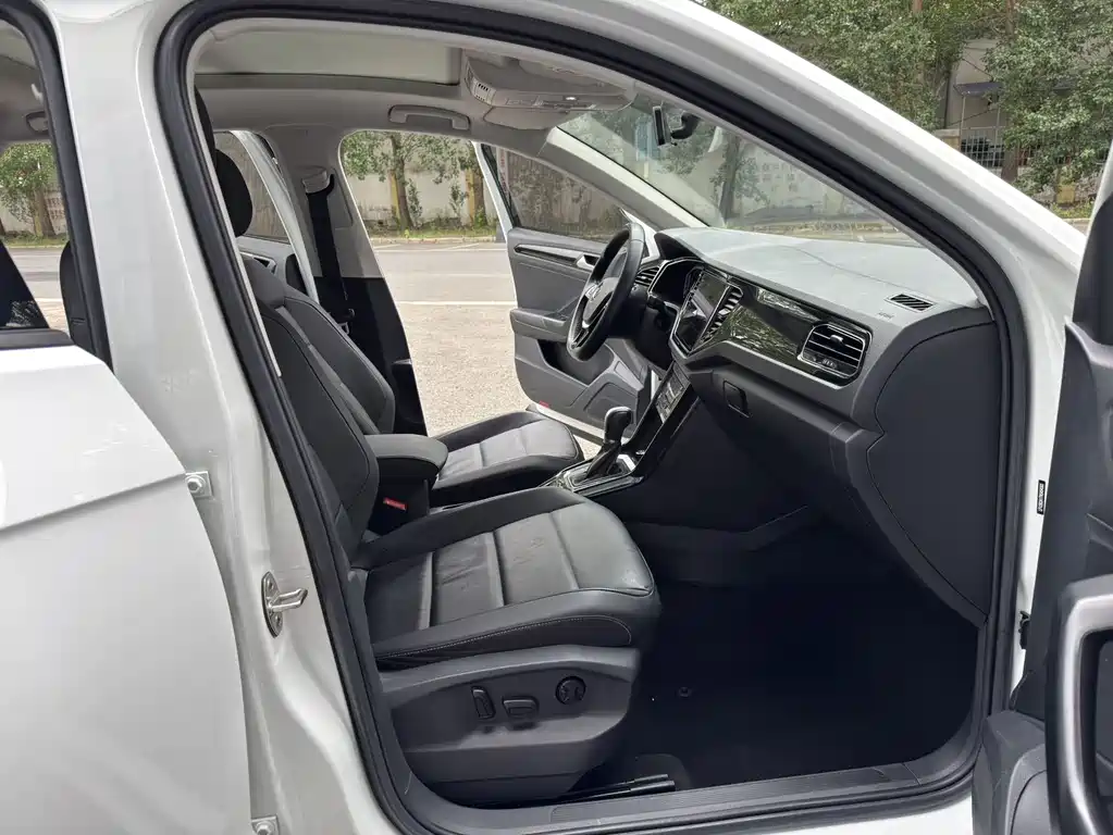 Volkswagen T-Roc 2023 — фото 15