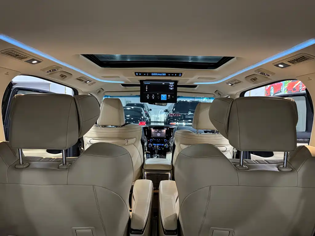 Toyota Vellfire 2020 — фото 10