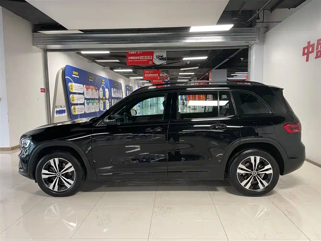 Mercedes-Benz GLB 2023