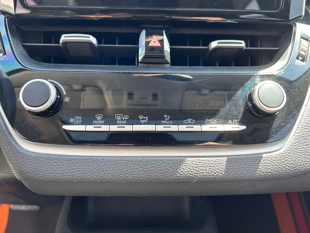 Toyota Corolla 2023 — фото 10