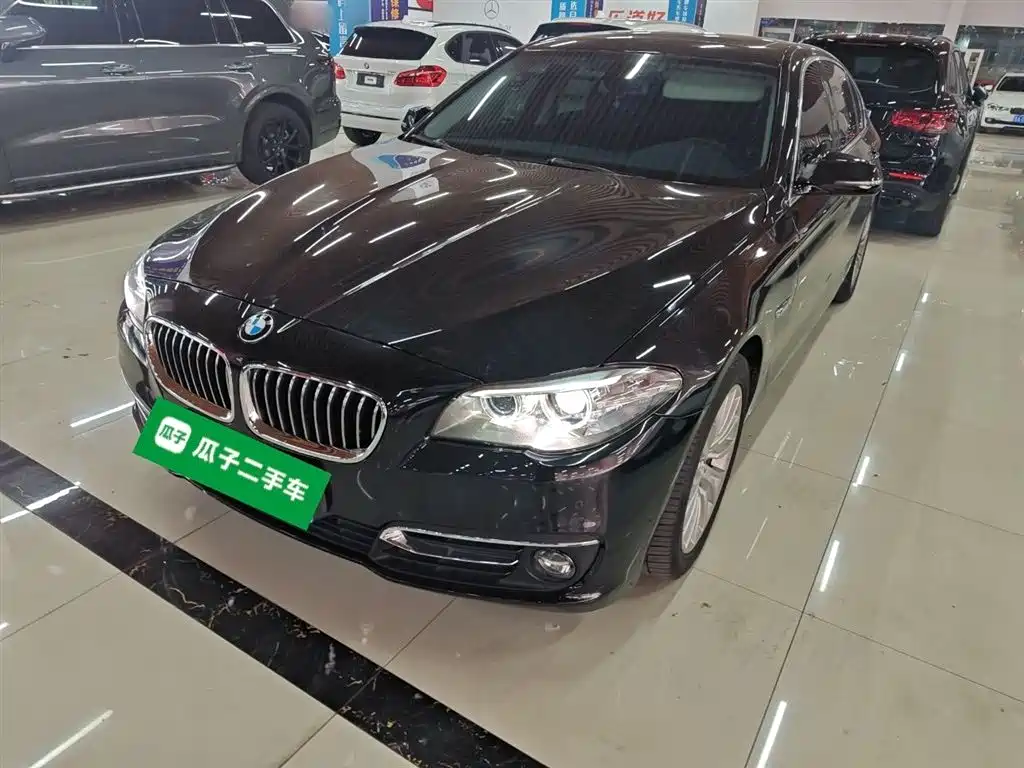 BMW 5 Series 2017 — фото 1