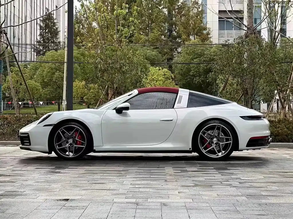 Porsche 911 2021 — фото 8