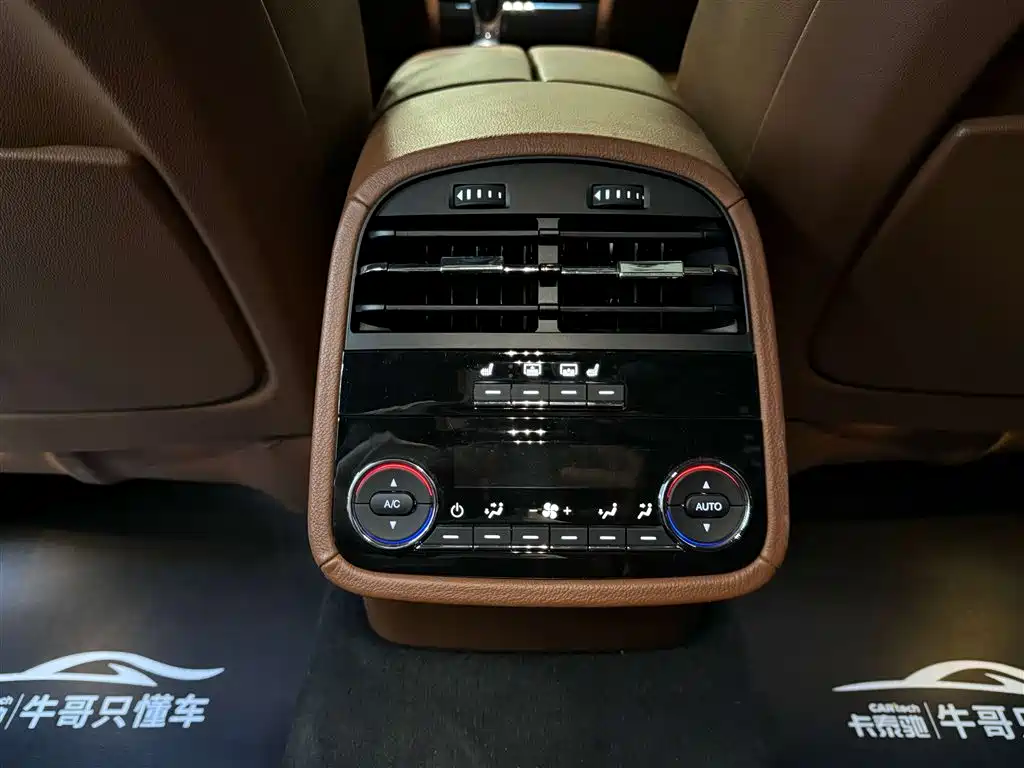 Maserati Quattroporte 2019 — фото 15