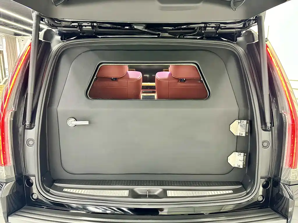 Cadillac Escalade 2017 — фото 23