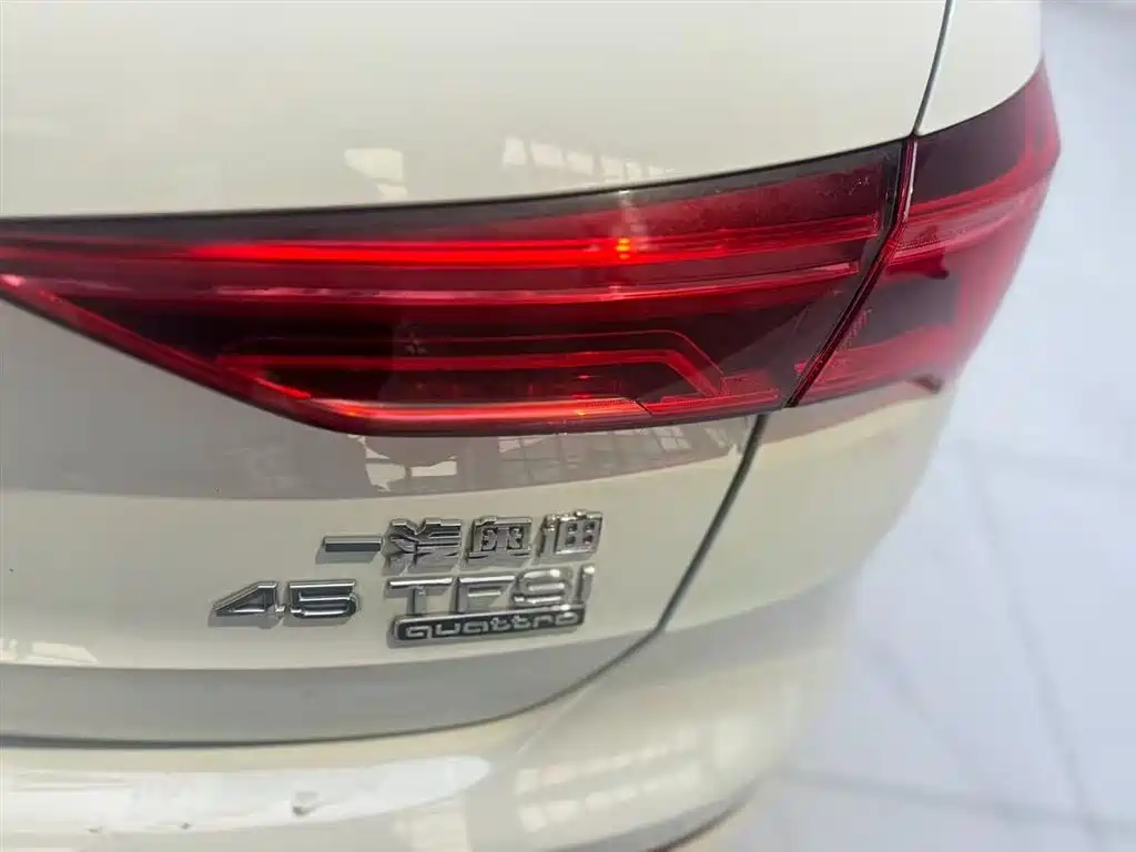 Audi Q3 2020 — фото 12