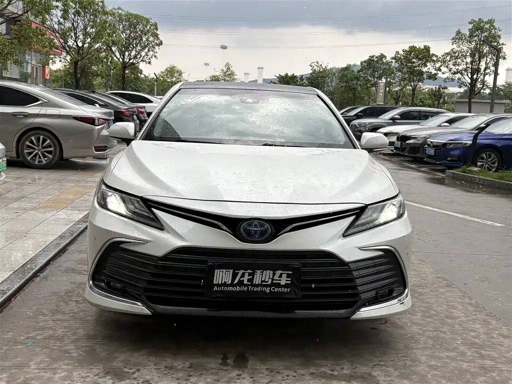 Toyota Camry 2021 — фото 2